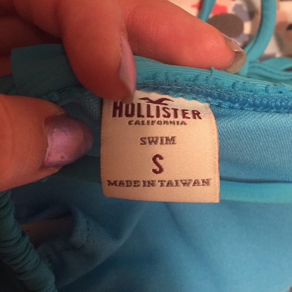 Hollister: Cute swimsuit top🌴 - Picture 2 of 3